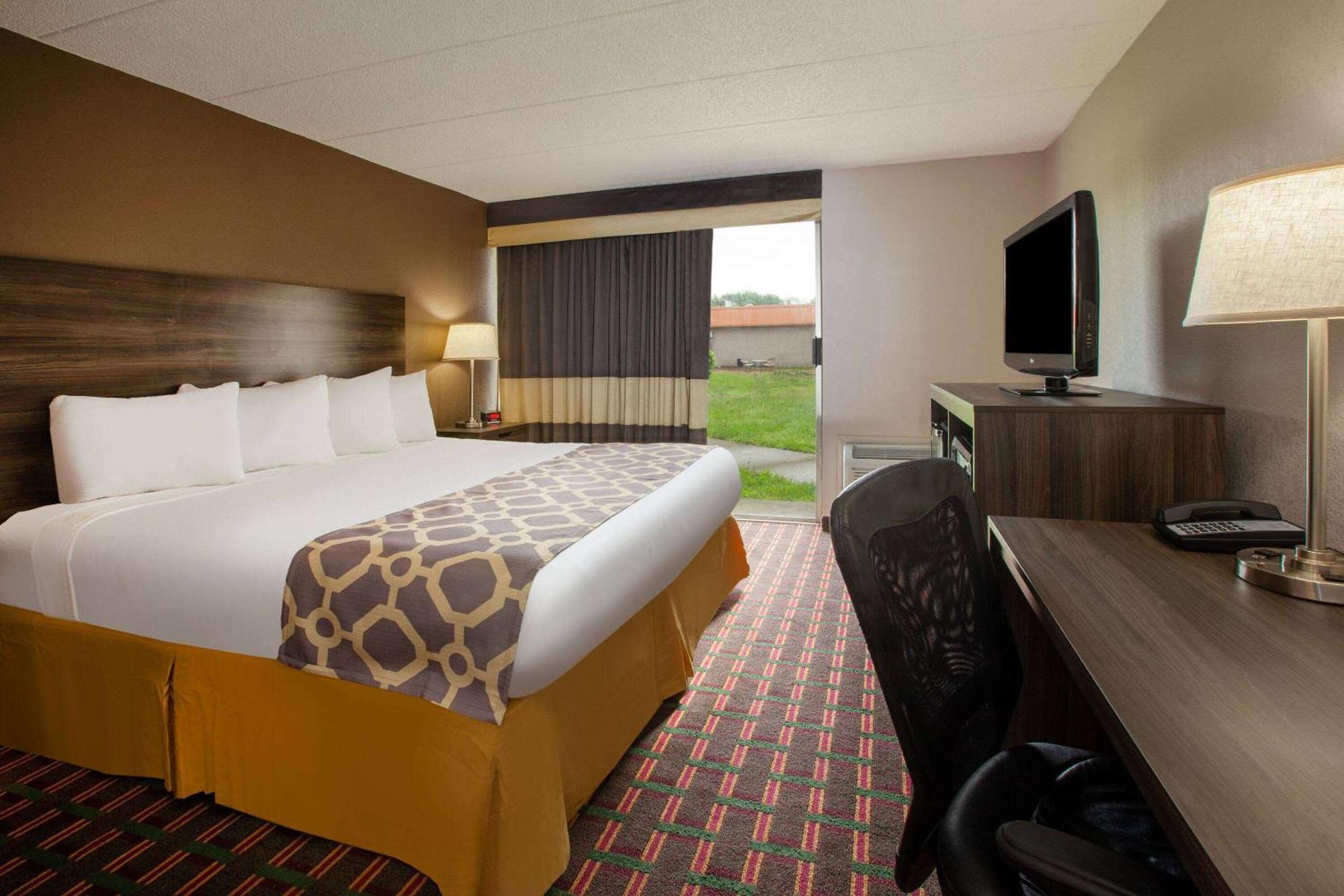 Baymont By Wyndham Northwood Motel Exterior photo